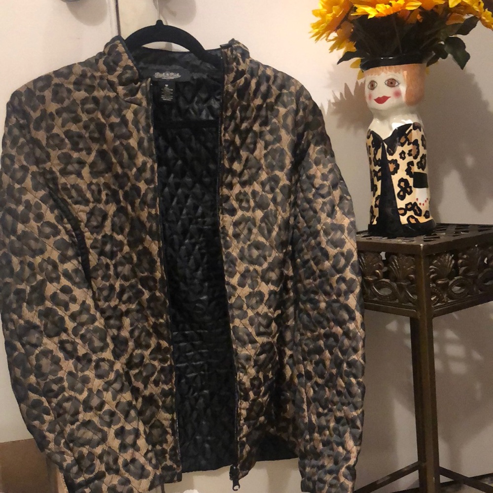 Peck and peck quilted leopard jacket with full length zipper. medium